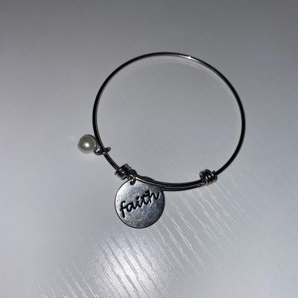 Faith Bangle - Picture 1 of 3
